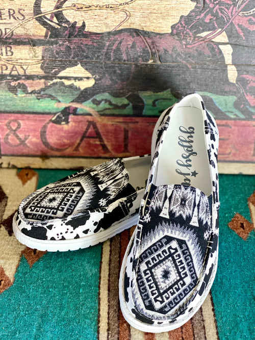 Yellow Box Footwear The Black & White Longhorn Aztec Dude Shoe