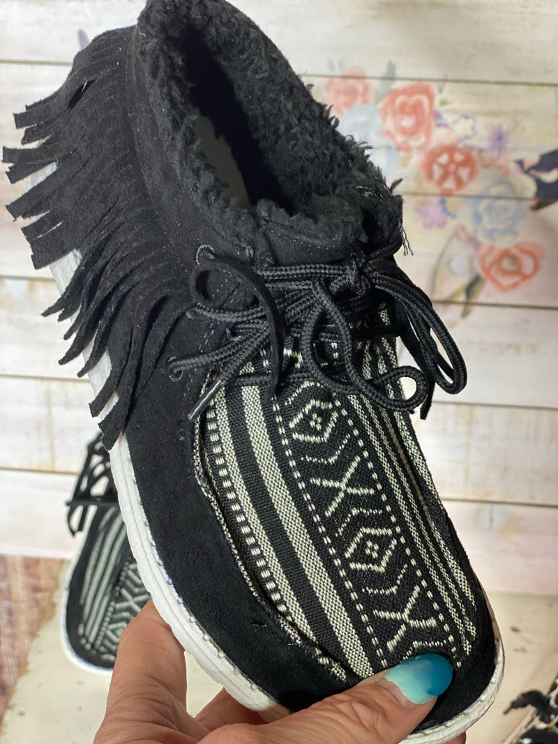 Not Rated Footwear The Gypsy Jazz Black Trinidad Tribal Fringe Sherpa Cozy Moc